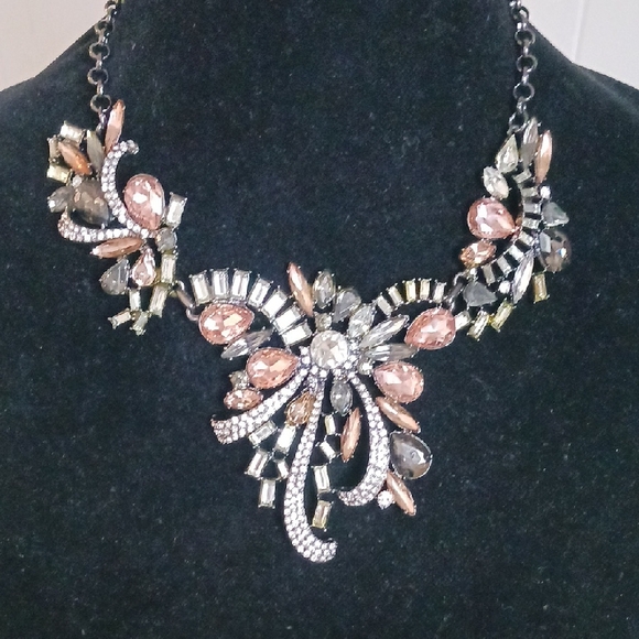 Joan Rivers Jewelry - Joan Rivers Big Crystal Statement Necklace.